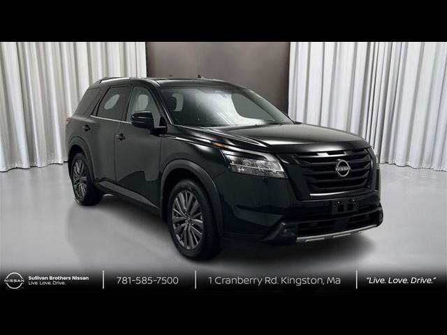 2023 Nissan Pathfinder SL