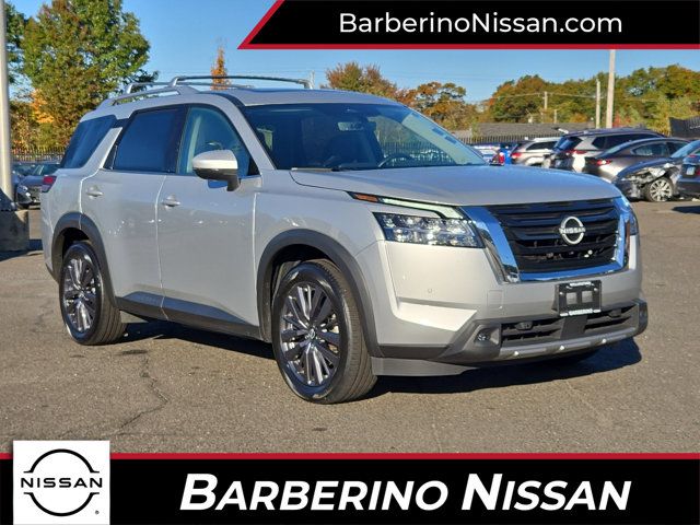 2023 Nissan Pathfinder SL