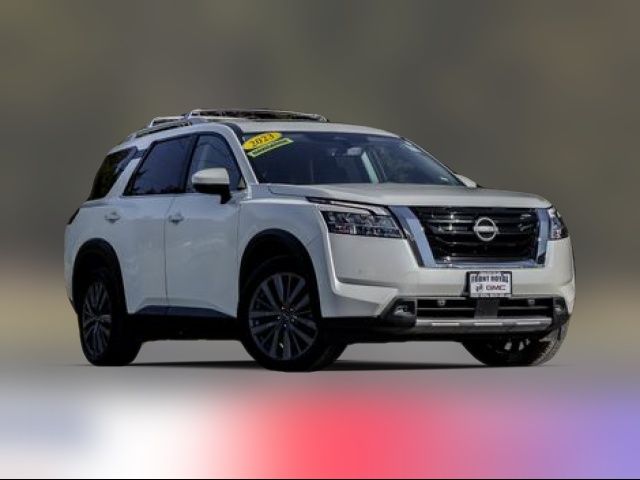 2023 Nissan Pathfinder SL