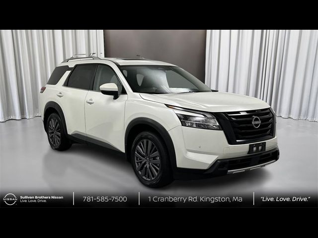 2023 Nissan Pathfinder SL