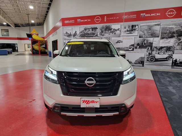 2023 Nissan Pathfinder SL