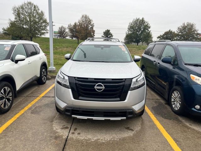 2023 Nissan Pathfinder SL