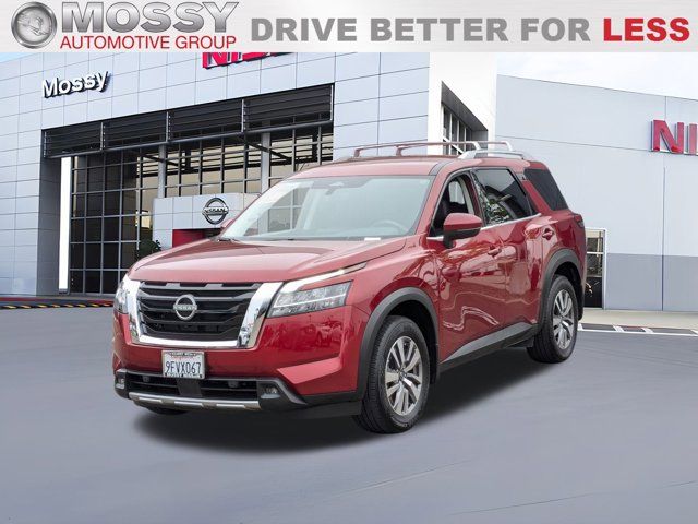 2023 Nissan Pathfinder SL