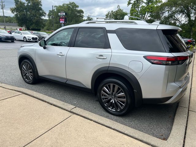 2023 Nissan Pathfinder SL