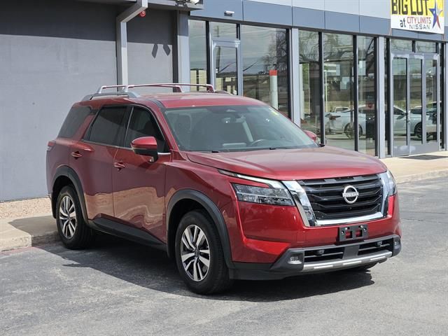 2023 Nissan Pathfinder SL