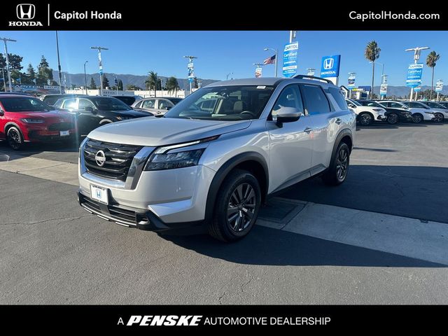 2023 Nissan Pathfinder SV