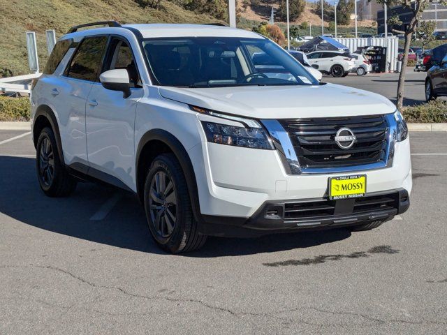 2023 Nissan Pathfinder SV