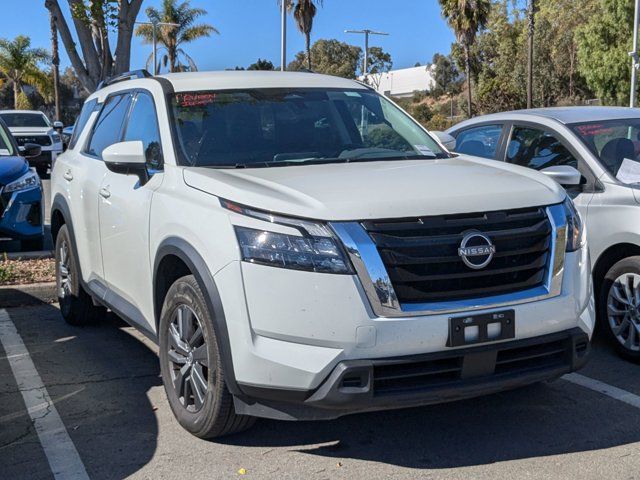 2023 Nissan Pathfinder SV