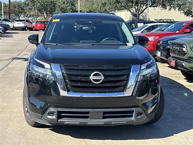 2023 Nissan Pathfinder SV