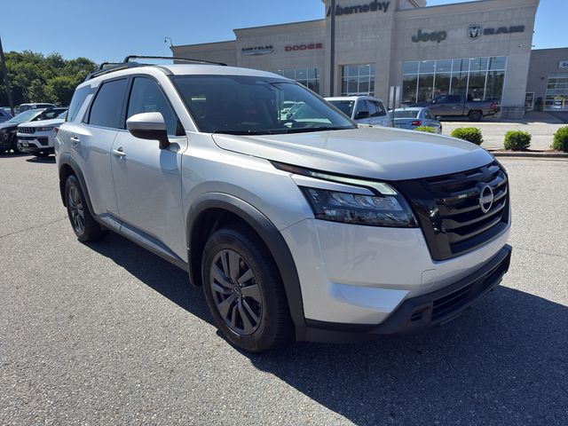 2023 Nissan Pathfinder SV