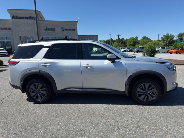 2023 Nissan Pathfinder SV