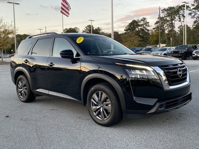 2023 Nissan Pathfinder SV