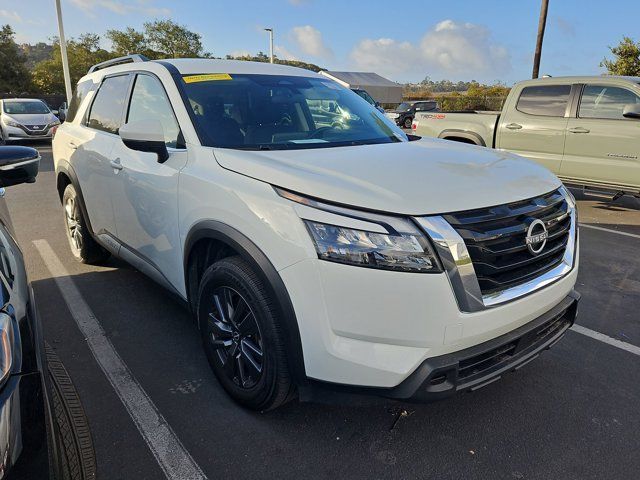 2023 Nissan Pathfinder SV