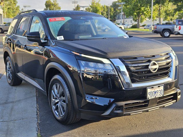 2023 Nissan Pathfinder SV