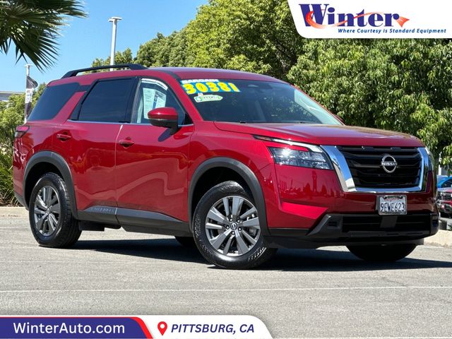 2023 Nissan Pathfinder SV