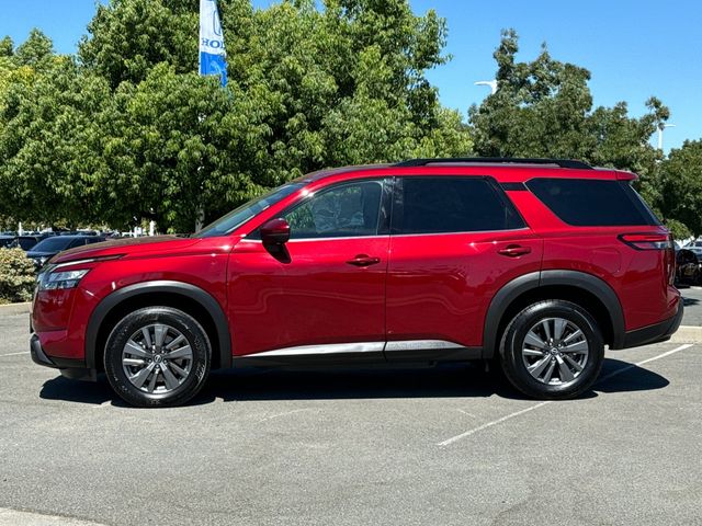 2023 Nissan Pathfinder SV