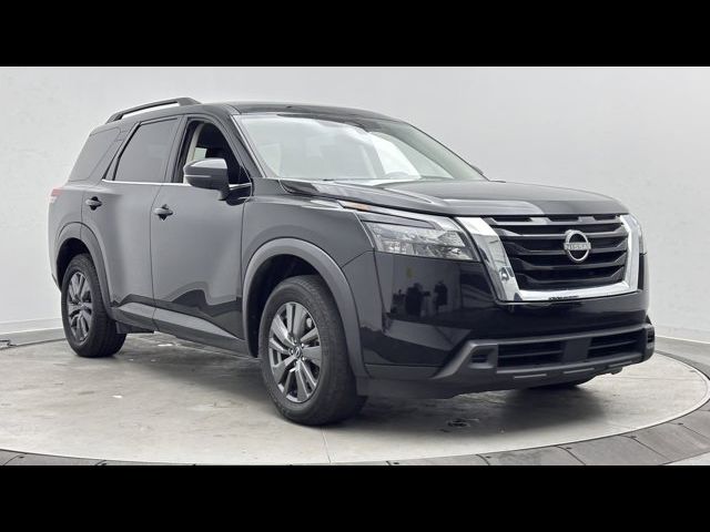 2023 Nissan Pathfinder SV