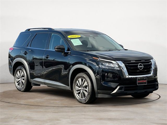 2023 Nissan Pathfinder SV