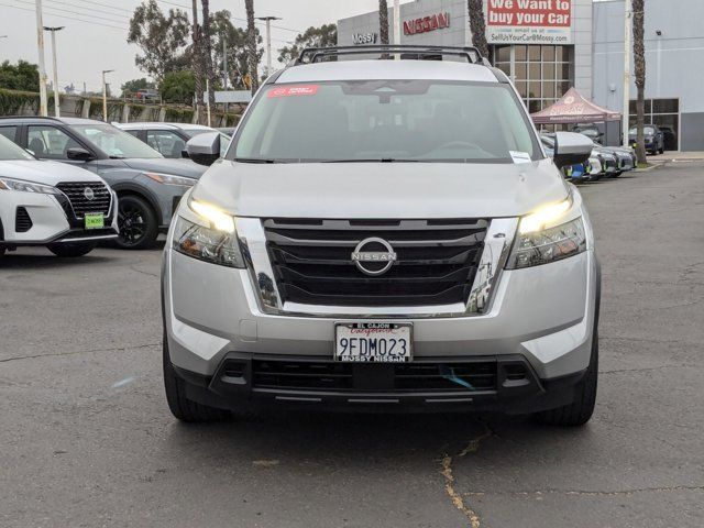 2023 Nissan Pathfinder SV