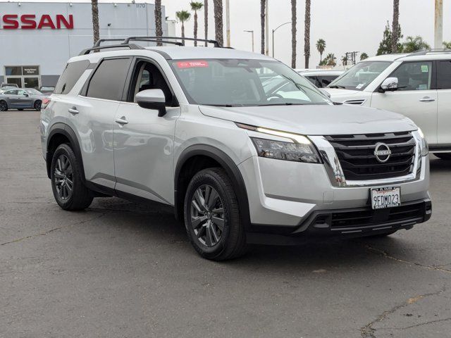 2023 Nissan Pathfinder SV