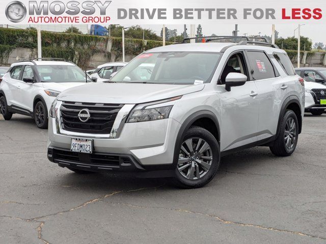 2023 Nissan Pathfinder SV