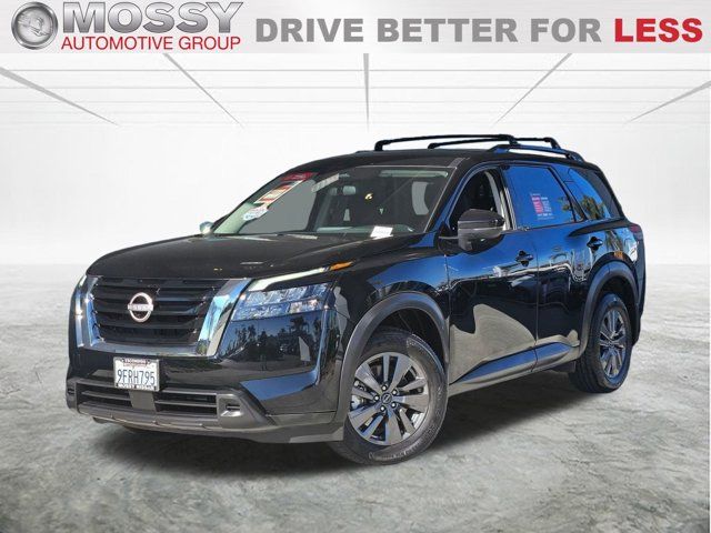 2023 Nissan Pathfinder SV