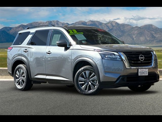 2023 Nissan Pathfinder SV