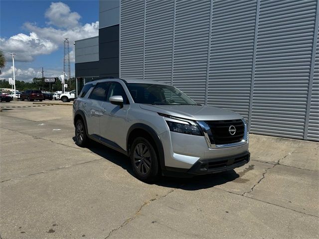 2023 Nissan Pathfinder SV