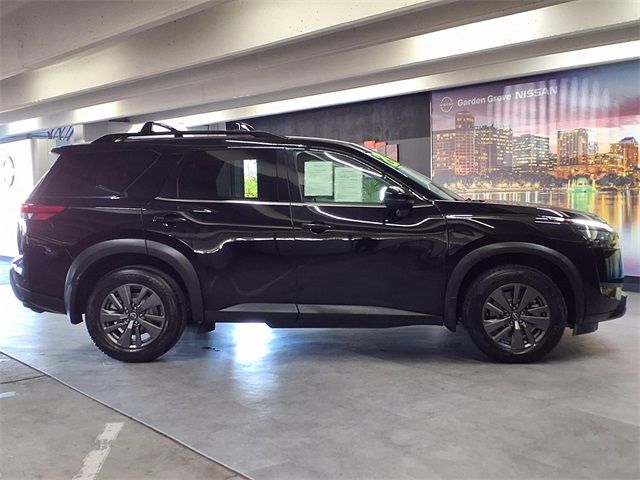 2023 Nissan Pathfinder SV