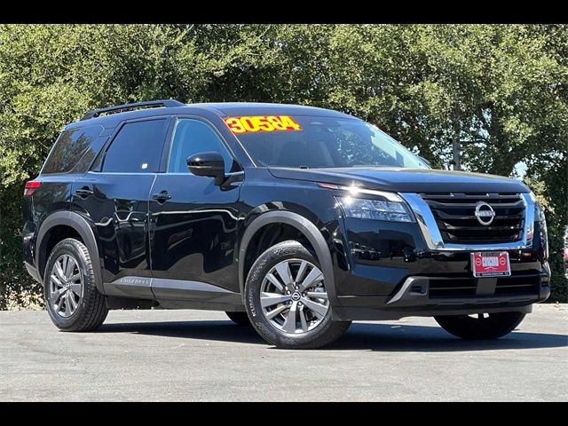 2023 Nissan Pathfinder SV