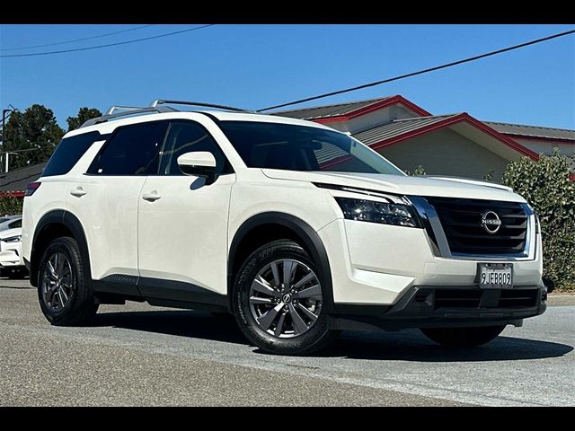 2023 Nissan Pathfinder SV