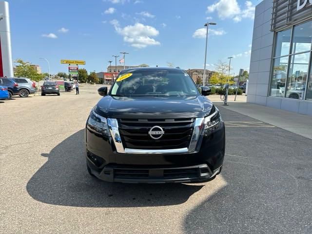 2023 Nissan Pathfinder SV