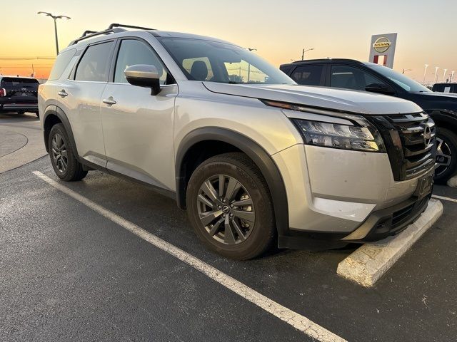 2023 Nissan Pathfinder SV