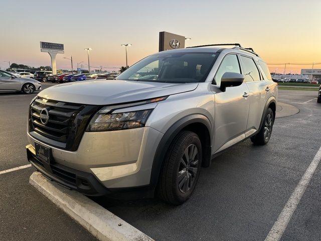 2023 Nissan Pathfinder SV