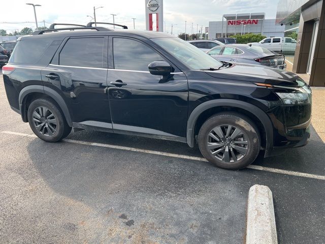 2023 Nissan Pathfinder SV