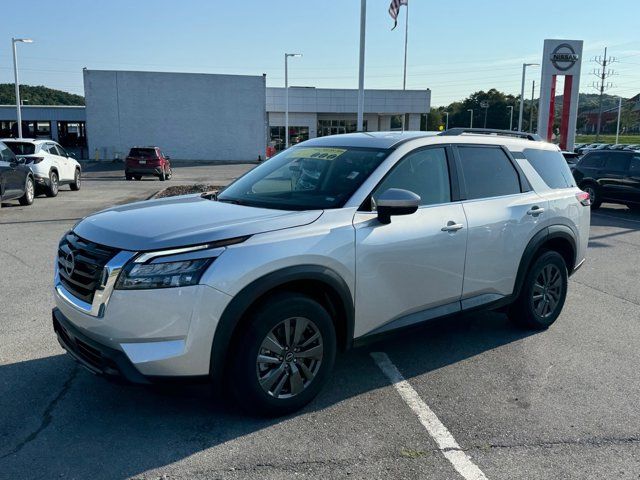 2023 Nissan Pathfinder SV