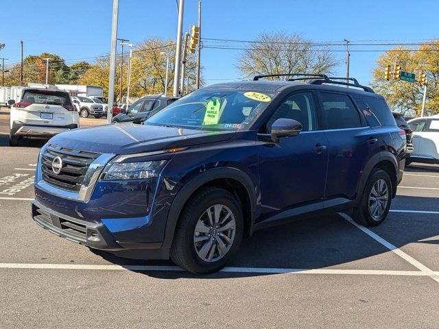 2023 Nissan Pathfinder SV