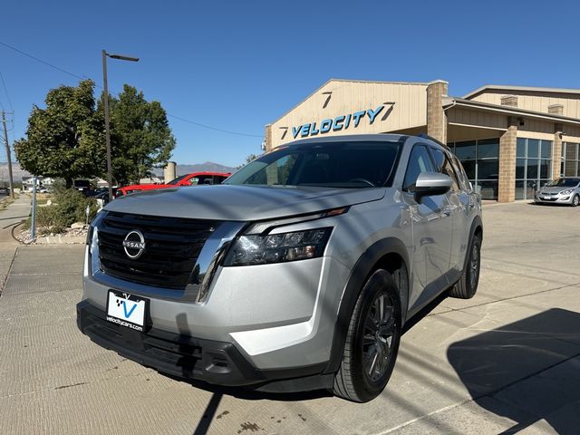 2023 Nissan Pathfinder SV