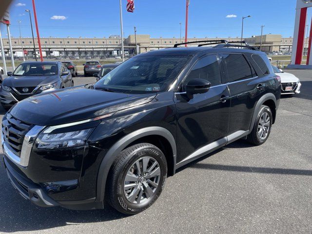 2023 Nissan Pathfinder SV