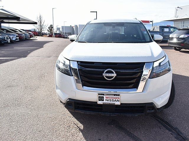 2023 Nissan Pathfinder SV