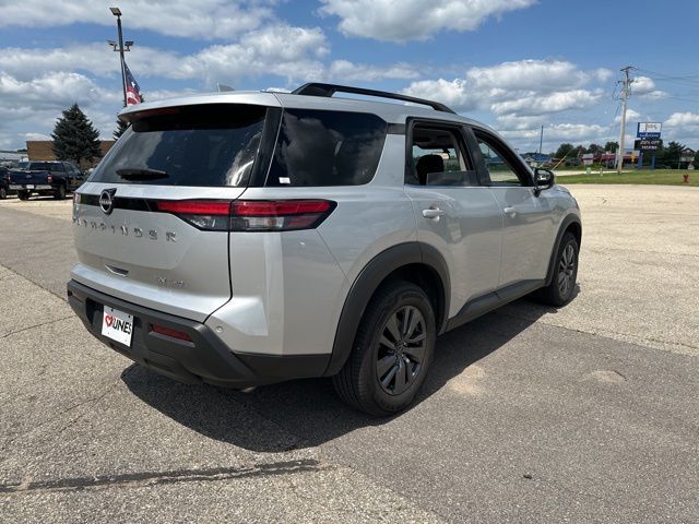 2023 Nissan Pathfinder SV