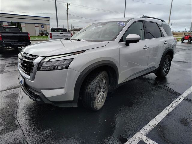 2023 Nissan Pathfinder SV