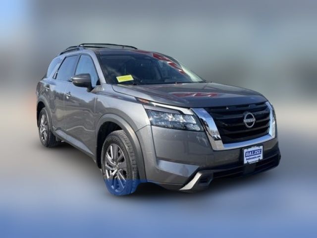 2023 Nissan Pathfinder SV