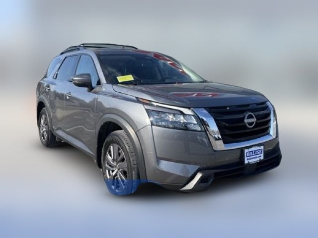 2023 Nissan Pathfinder SV