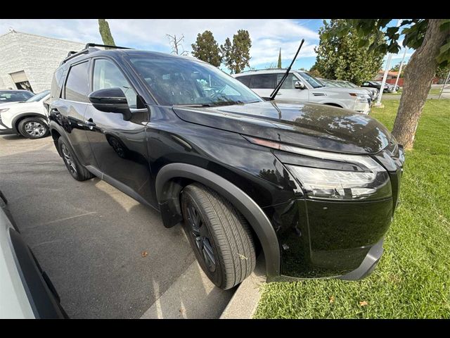 2023 Nissan Pathfinder SV