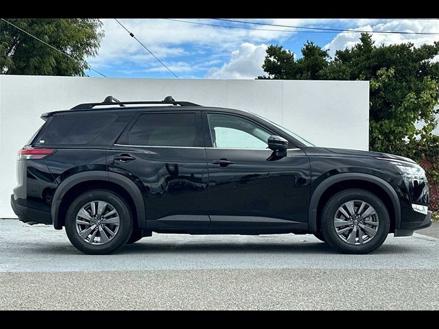 2023 Nissan Pathfinder SV