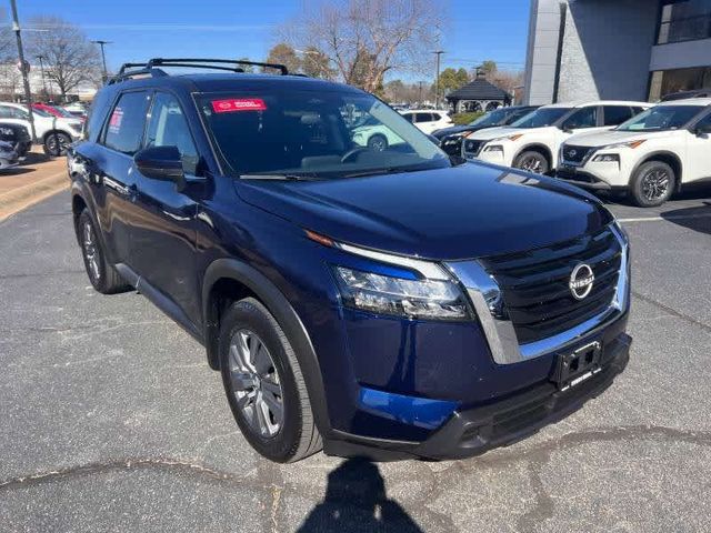 2023 Nissan Pathfinder SV