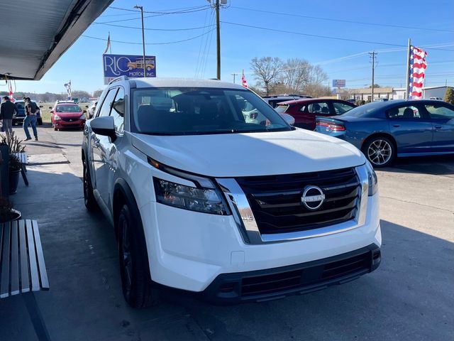2023 Nissan Pathfinder SV