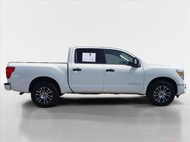 2023 Nissan Titan SV