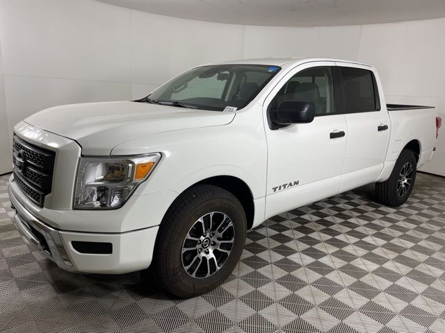 2023 Nissan Titan SV